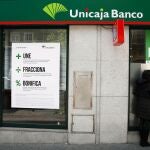Exterior de una oficina de Unicaja Banco en Valladolid