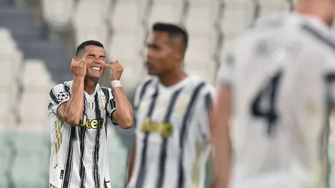 Cristiano Ronaldo se lamenta en el partido de octavos de la Champions contra el Olympique de Lyon