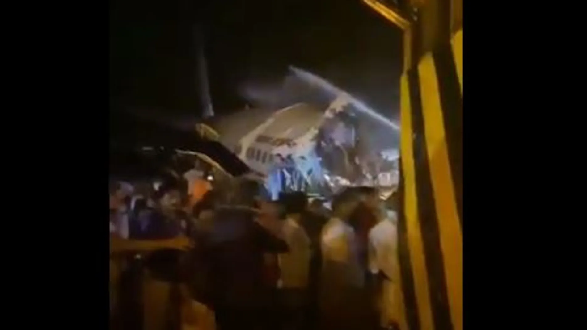 Un avión se estrella en Calcuta