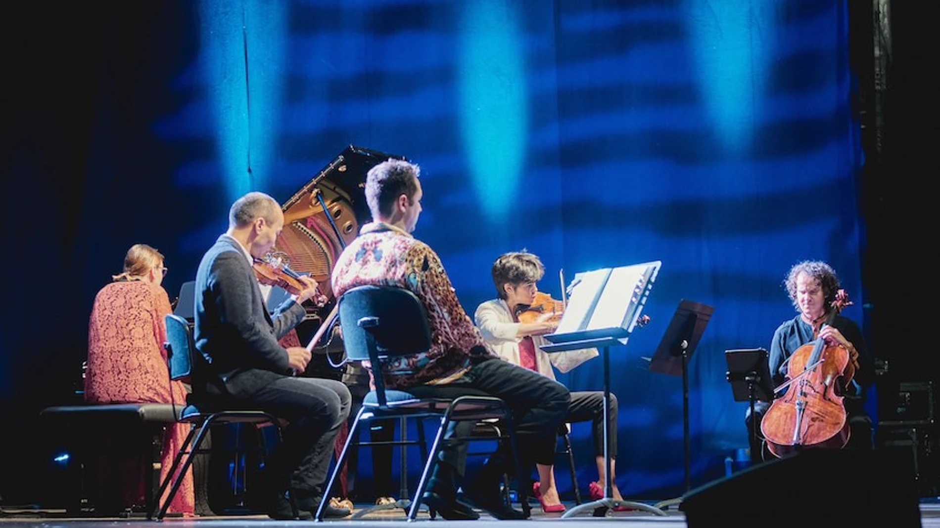 Los músicos Judith Jáuregui (piano), Jesús Reina (violín), Erzhan Kulibaev (violín), Isabel Villanueva (viola) y Damian Martínez (violoncelo) en el Festival Pamplona Reclassics