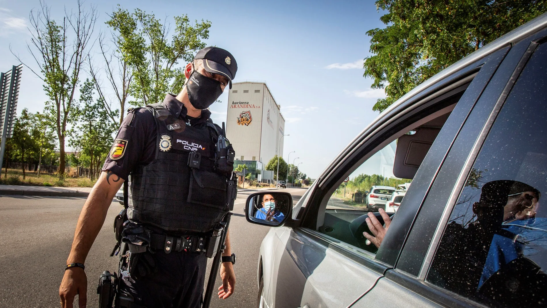 La policía realiza controles a la salida de Aranda del Duero hacia Madrid, este viernes