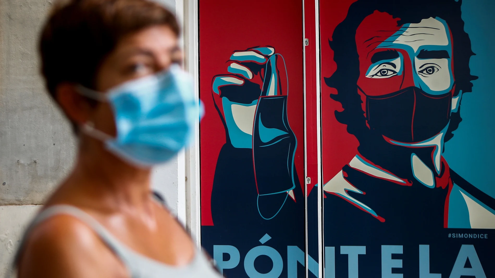 Un grafiti con la imagen del director del Centro de Coordinación de Alertas y Emergencias Sanitarias, Fernando Simón, en Barcelona