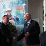 Alexander Lukashenko durante la jornada electoral en Bielorrusia
