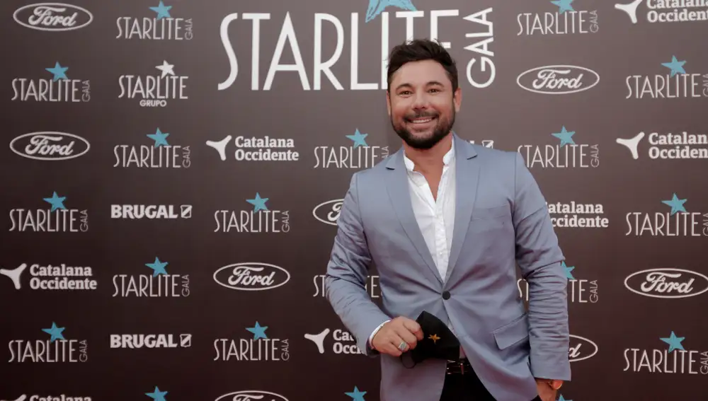 El cantaor Miguel Poveda, a su llegada a la Starlite Gala 2020