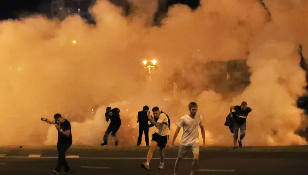 Protestas en Minsk contra la policía tras las elecciones presidenciales