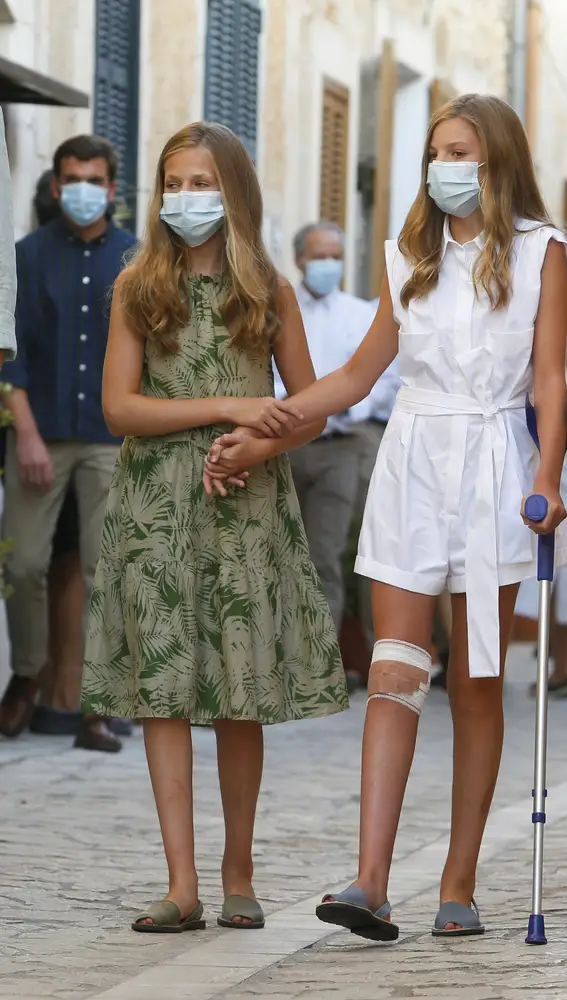 Spain's Princess Leonor and Infanta Sofia walk in the streets of the village of Petra during their visit to the birthplace and museum of Franciscan monk Fray Junipero Serra in Mallorca, Spain August 10, 2020. REUTERS/Enrique Calvo