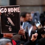 Imagen de archivo sobre la seguridad policial y ambiente de protestas en los alrededores del Palau de la Música, donde el Rey Felipe VI presidió la cena de bienvenida del Mobile World Congress (MWC).