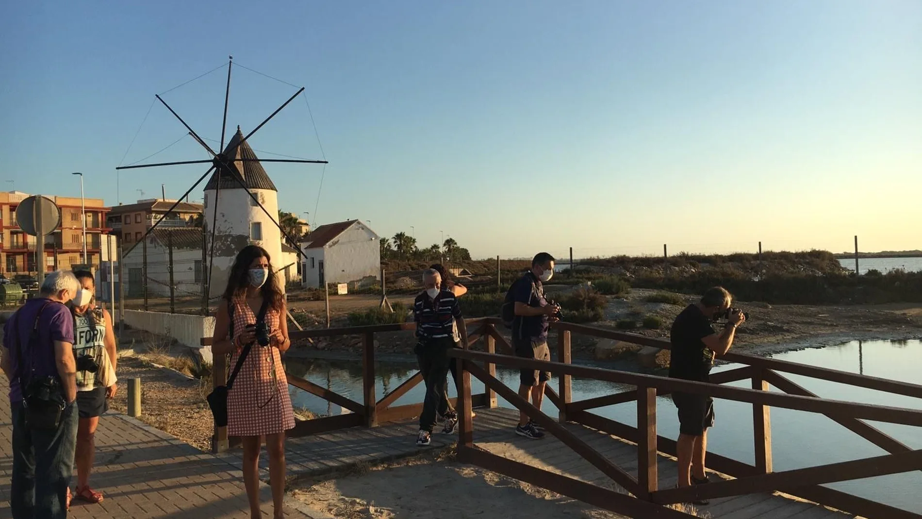 Los talleres de fotografía permiten a sus participantes descubrir los secretos del amanecer y anochecer en el Mar Menor.