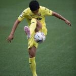 El jugador japonés Takefusa Kubo durante su presentación como nuevo jugador del Villarreal