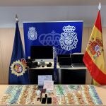 La Policía Nacional, con la colaboración de Europol, ha desarticulado una red que falsificaba tarjetas de residencia de ciudadanos de origen indio y paquistaní simulando matrimonios