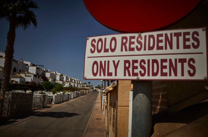 Urbanizaciones de La Marina (San Fulgencio), un pueblo alicantino con un 75% de extranjeros, de los que un 60% son ingleses residentes de esta pequeña localidad