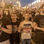 Jóvenes protestan en Minsk contra el fraude electoral en las elecciones presidenciales del domingo