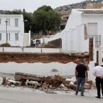 Muro caído en la localidad sevillana de Estepa tras la tromba de agua que, durante media hora y en dos partes, cayó en la Sierra Sur de Sevilla