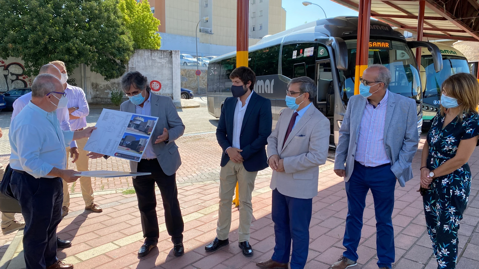 El viceconsejero de Infraestructuras y Emergencias, José Luis Sanz, presenta el proyecto de reforma de la estación de autobuses de Arenas de San Pedro (Ávila)