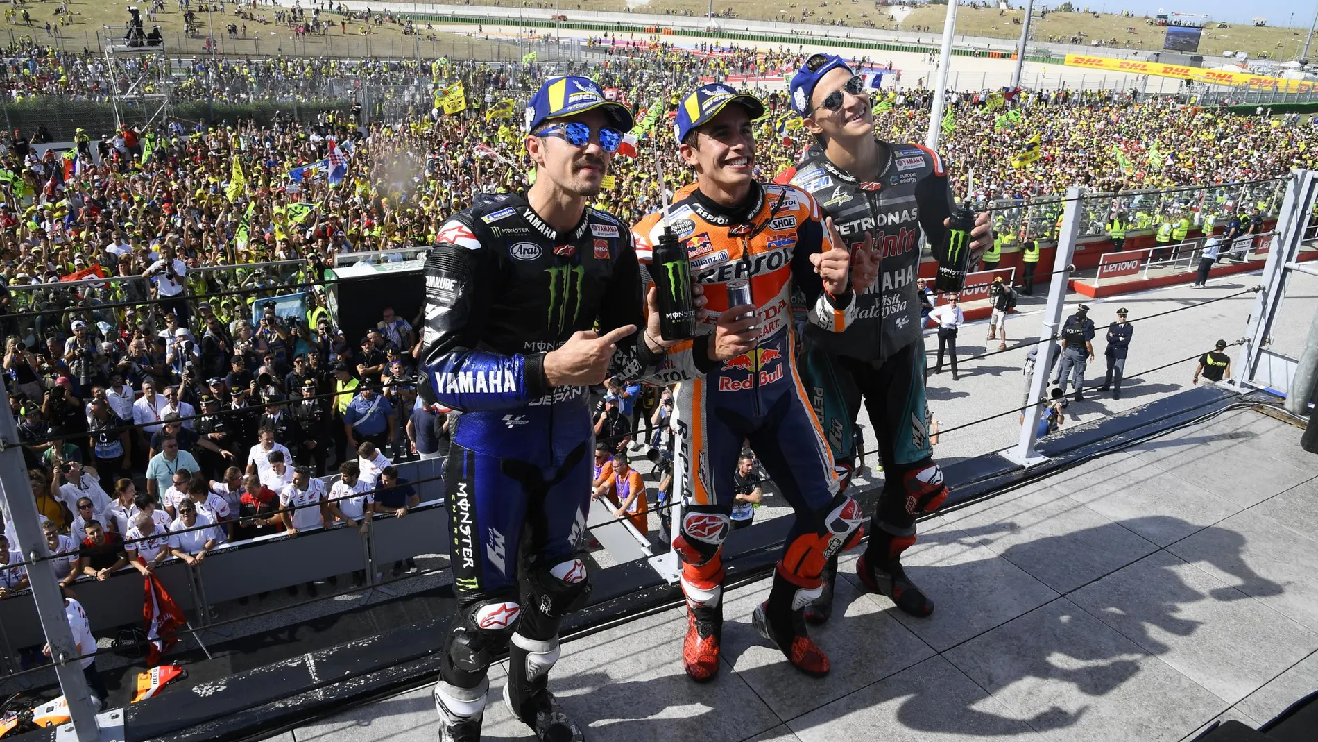 Invasión de público en Misano en 2019 para la ceremonia de podio en MotoGP