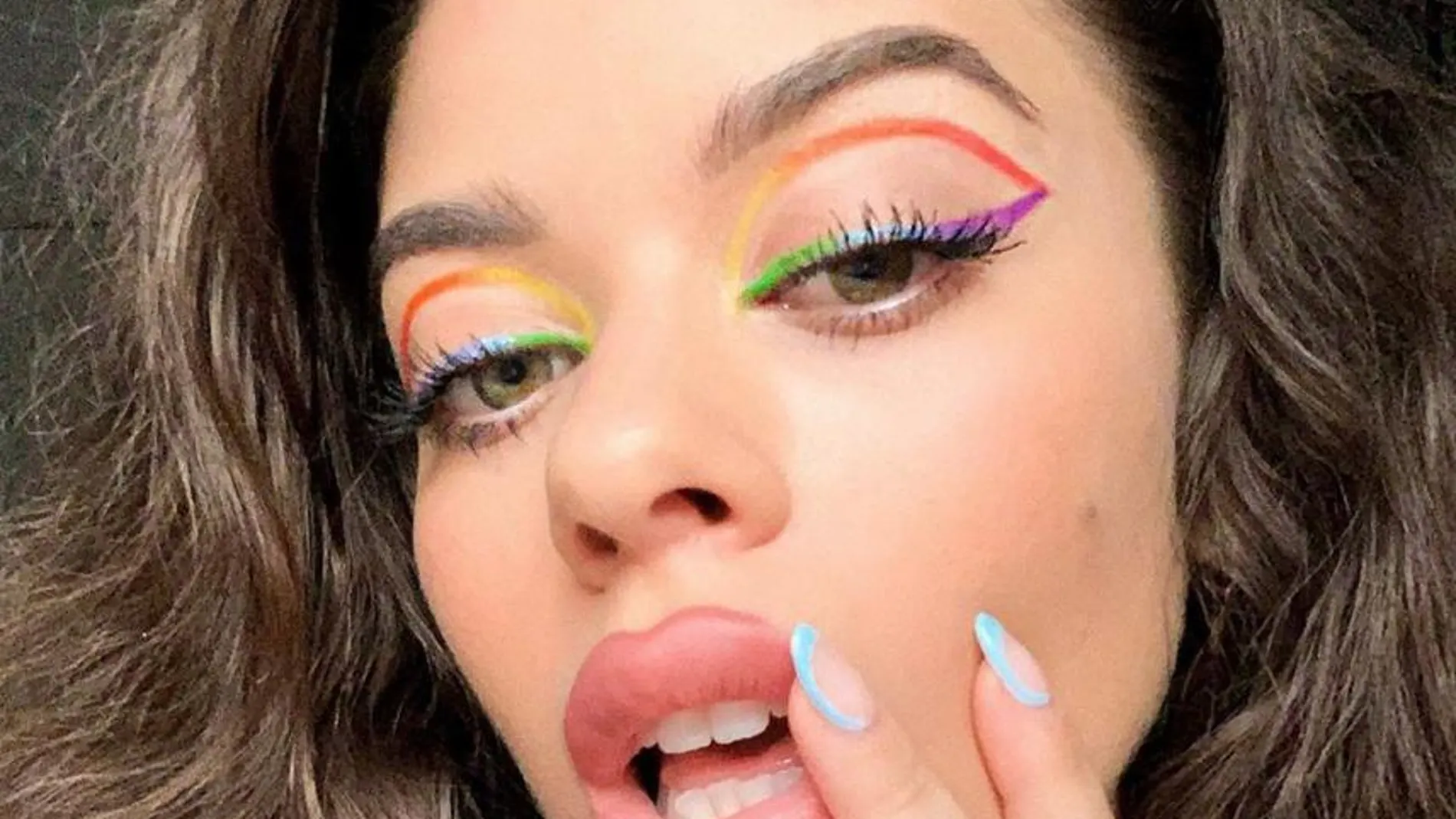 Copia los maquillajes más fiesteros de la influencer Sandra Fennou en 7 pasos