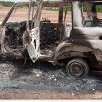 Estado en el que quedó el vehículo después de ser quemado por los terroristas. Cinco de los franceses fueron muertos a tiros y una mujer, degollada cuando intentaba huir