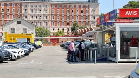 Aparcamiento de coches de alquiler