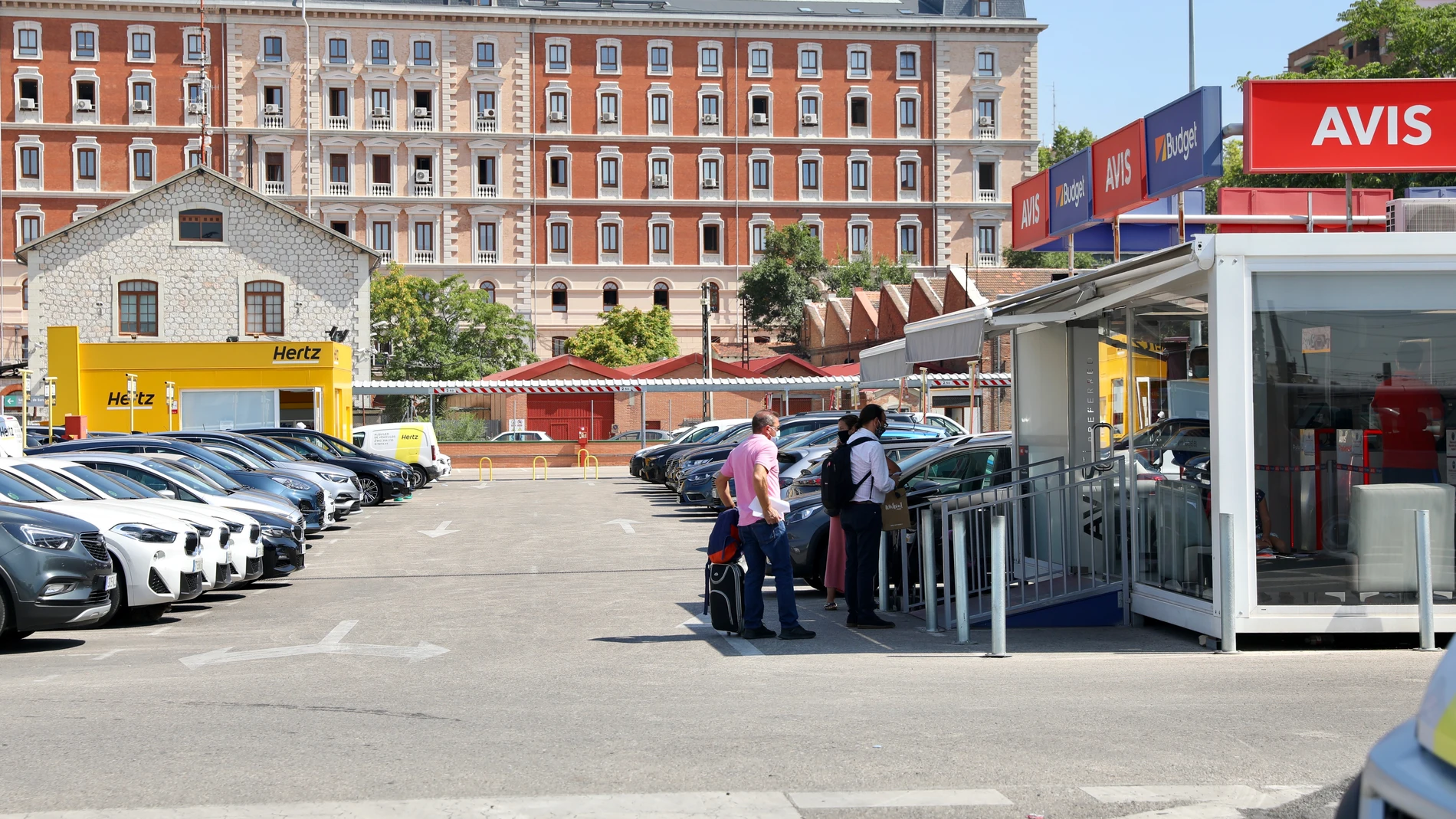 Aparcamiento de coches de alquiler de la estación de Atocha, en Madrid