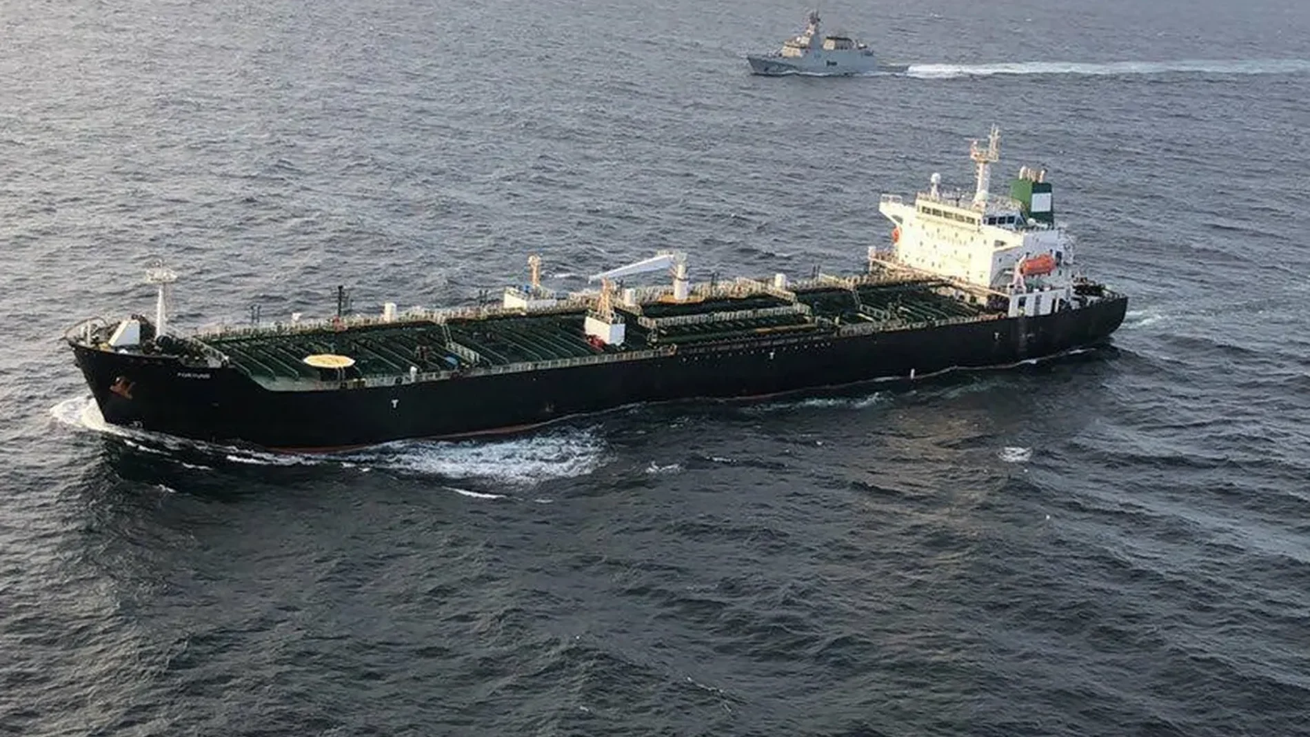 Petrolero iraní 'Fortune' a su llegada a Venezuela con un cargamento de gasolina en mayo