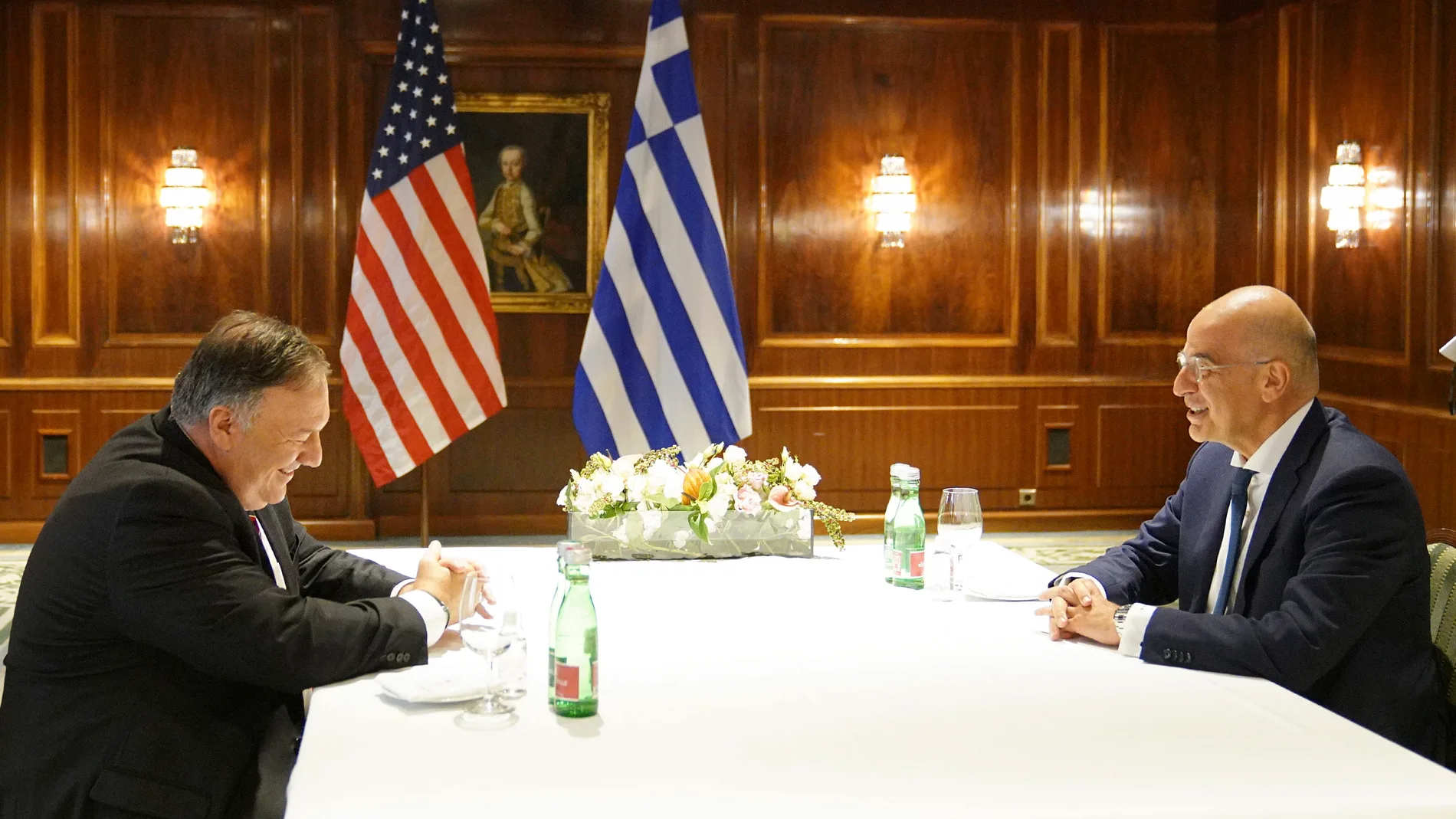 El ministro de Exteriores griego, Nikos Dendias, se entrevistó este viernes con el secretario de Estado, Mike Pompeo