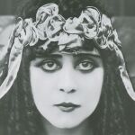 Theda Bara, mujer fatal, que empezó a trabajar por 75 dólares y acabó cobrando 4.000. Fascinó a los hombres y fue un mito pop