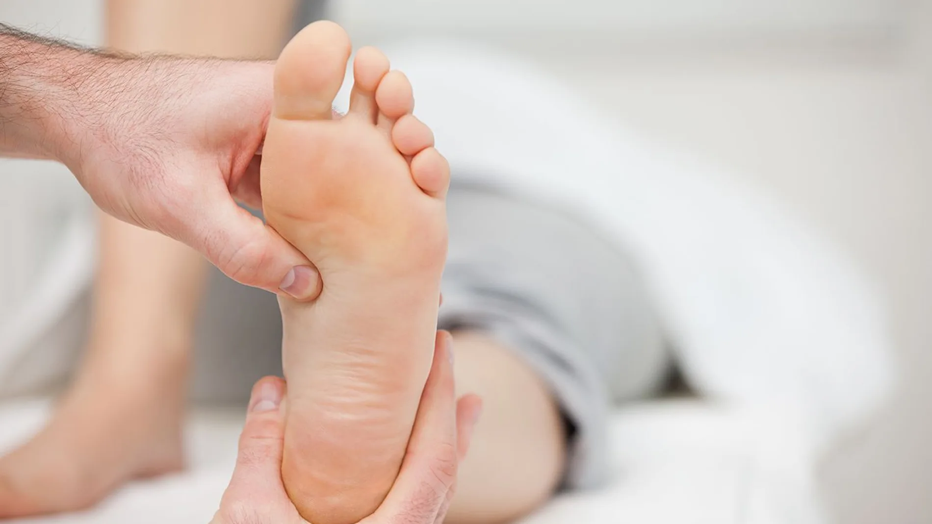 Especialistas en Traumatología y Podología recuerdan que el calzado ideal es el que lleva -como máximo- un tacón de 2-3 centímetro