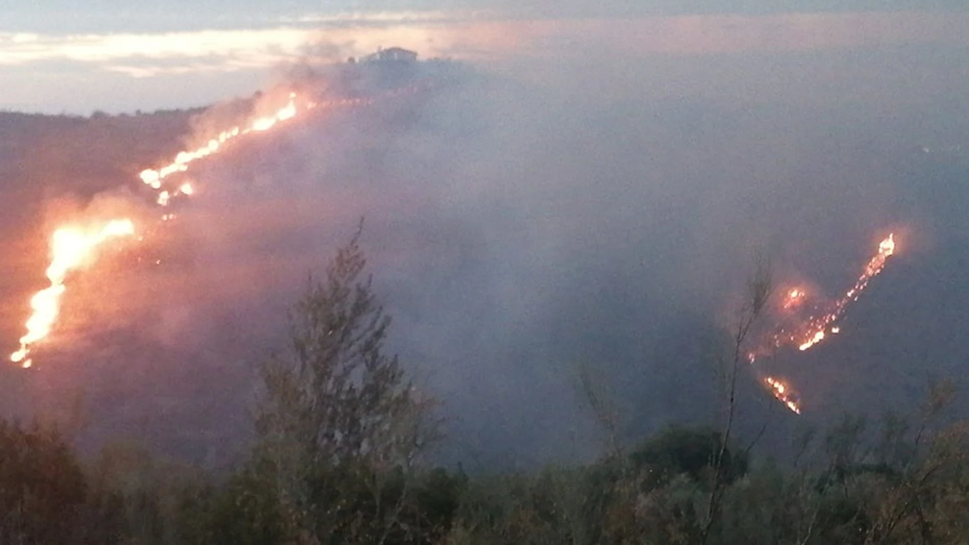 Málaga.- Incendios.- Controlado el incendio forestal en Colmenar