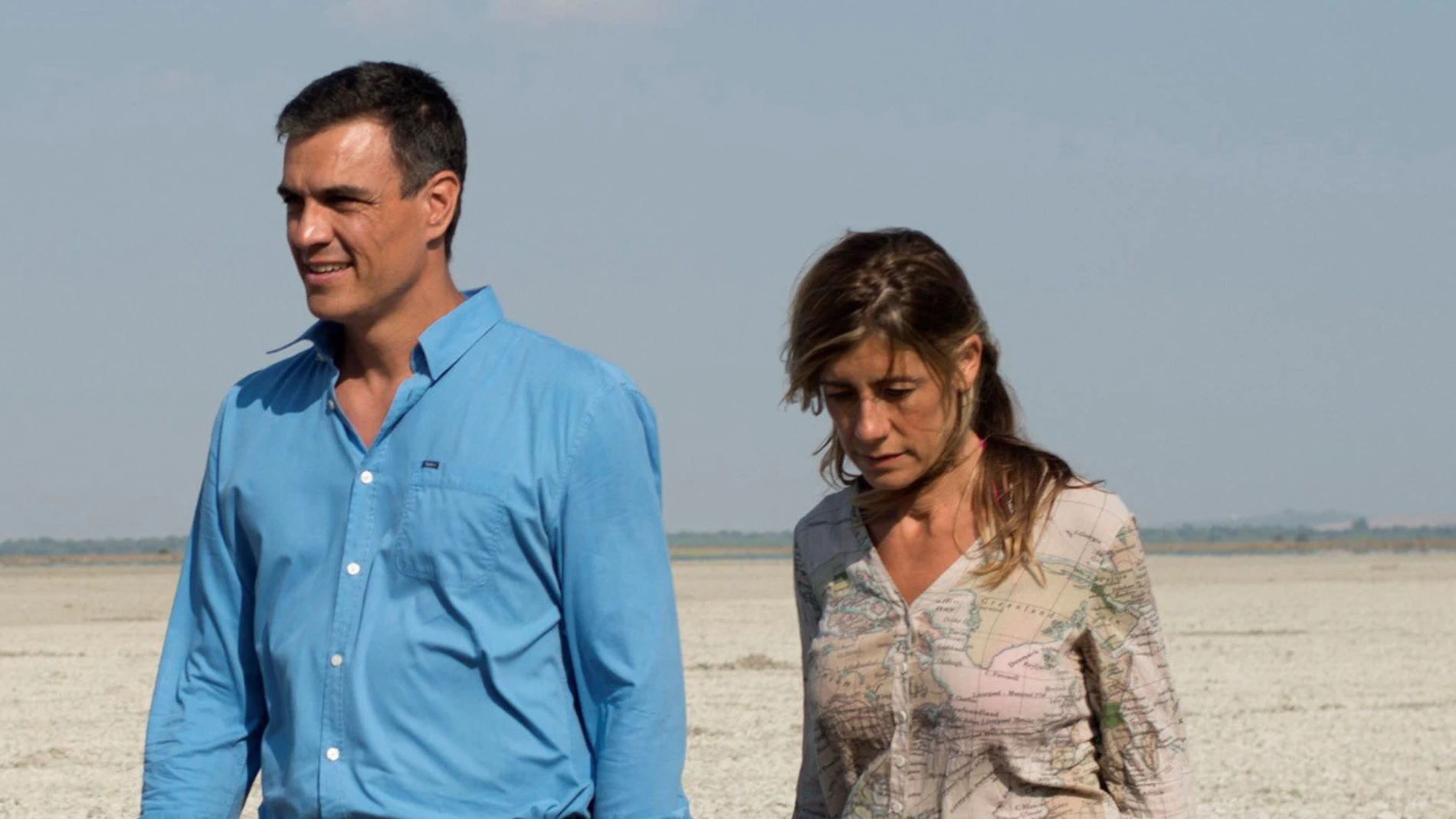 El presidente del Gobierno Pedro Sánchez junto a su mujer durante sus vacaciones