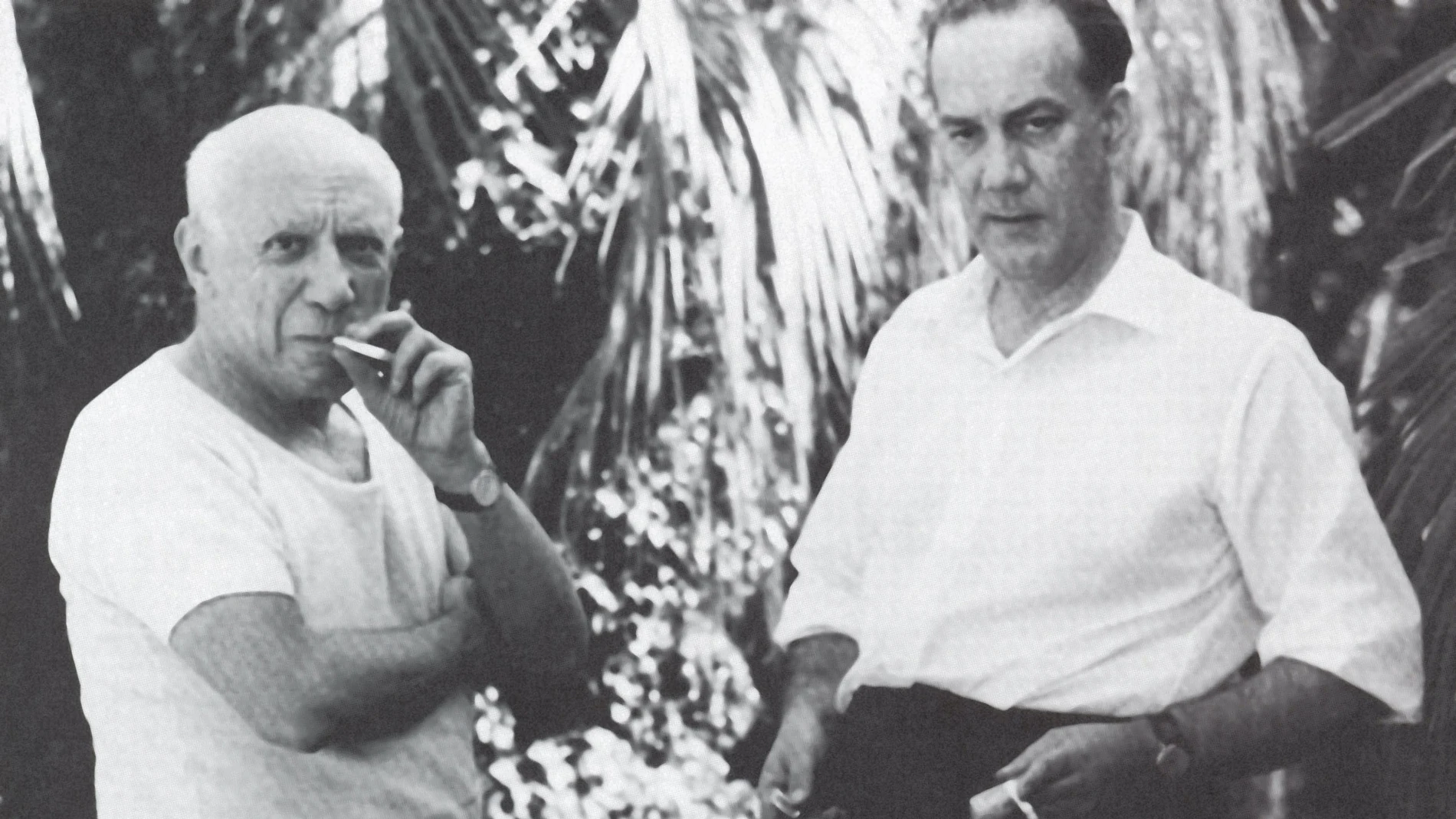 Picasso y Camilo José Cela en los jardines de La Californie (Cannes, 12-13 de junio de 1960)