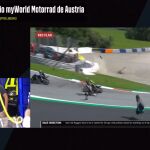 Se cae Zarco y Morbidelli y sus motos salen volando y casi golpean a Rossi y Viñales