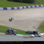 Momento en el que las motos de Zarco y Morbidelli casi golpean a Viñales y Rossi