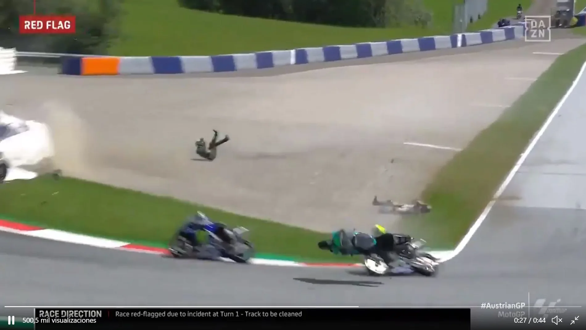 Momento en el que las motos de Zarco y Morbidelli casi golpean a Viñales y Rossi