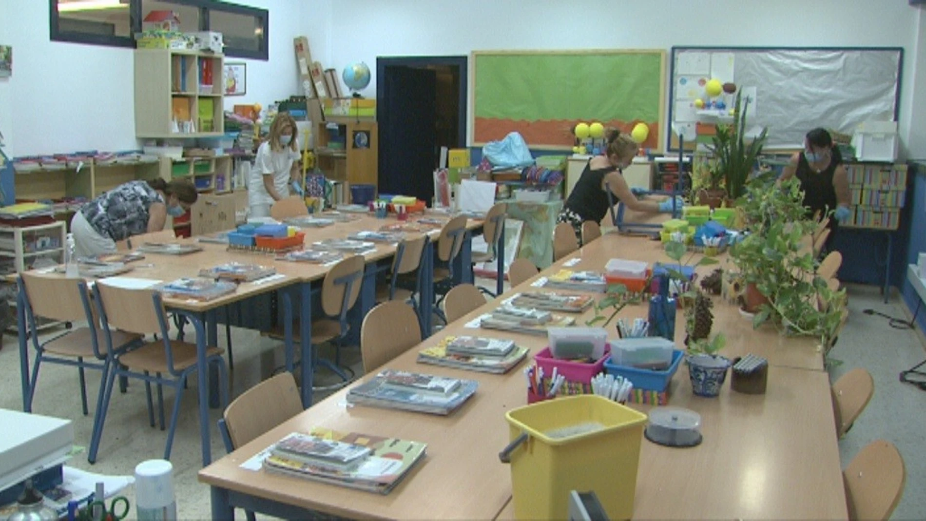 Málaga.- El Ayuntamiento de Fuengirola comienza una limpieza a fondo en colegios de cara al comienzo del curso