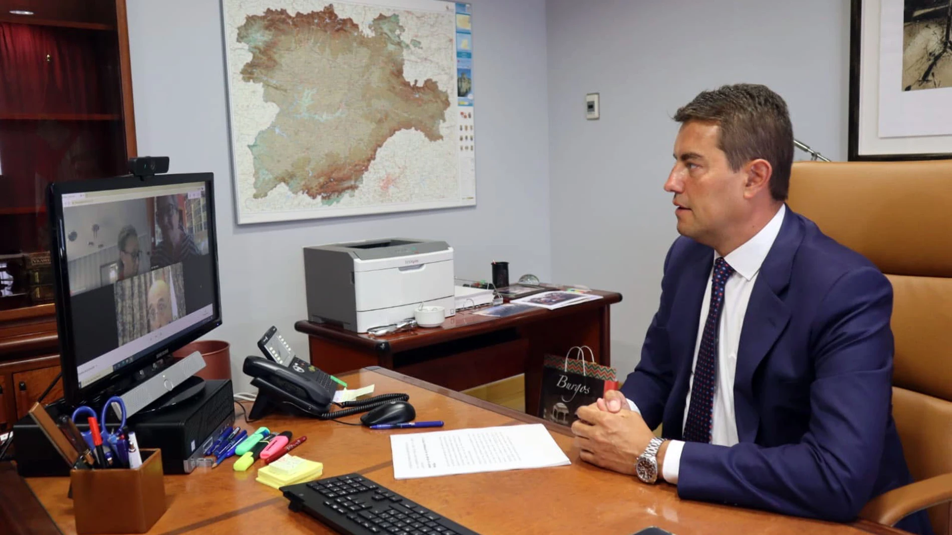 El consejero de la Presidencia, Ángel Ibáñez, durante una de sus reuniones telemáticas de las últimas semanas
