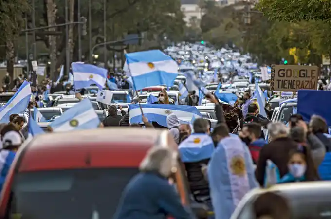 Manifestación masiva en Argentina contra el presidente Fernández