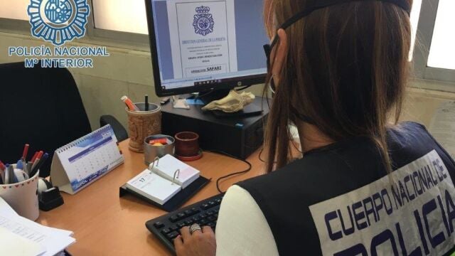 Agente de la UFAM de la Policía Nacional