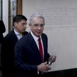 El ex presidente Álvaro Uribe está acusado de manipular a testigos