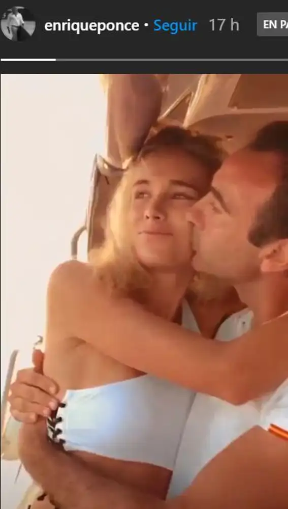 Enrique Ponce y Ana Soria se comen a besos en alta mar