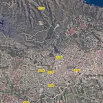  Medios aéreos y terrestre trabajan en la extinción de un incendio en Xàbia 