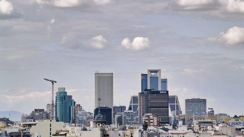 Skyline de Madrid con los rascacielos de oficinas al fondo