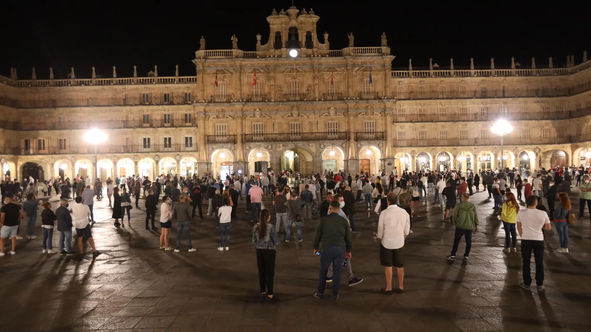 Hostelería percibe un futuro negro por la "muy mala" gestión de la pandemia