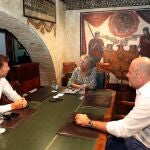 La alcaldesa de Marbella recibió a un equipo de la edición francesa de la revista Forbes