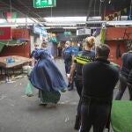 La Policía cierra el Bazar de Beverwijk en Países Bajos por la imposibilidad de guardar la distancia de seguridad de un 1,5 metro debido al coronavirus