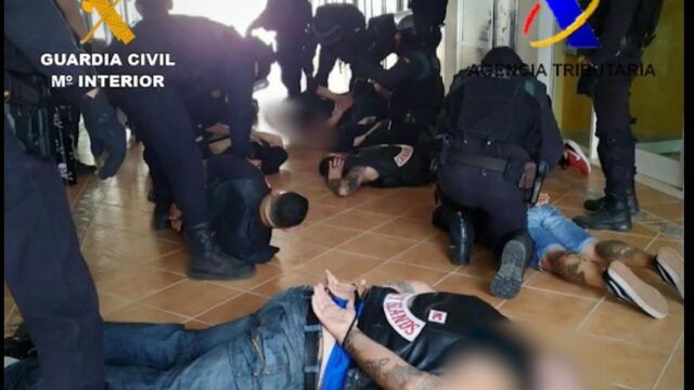 Momento de la detención de algunos de los integrantes de la banda