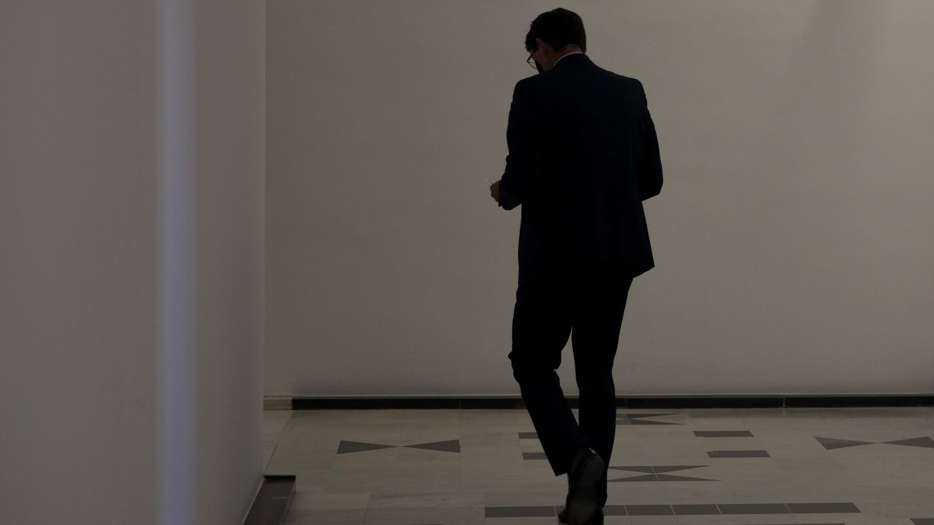Juan Marín atiende a los medios antes de mantener una reunión con cargos institucionales de la provincia de Sevilla