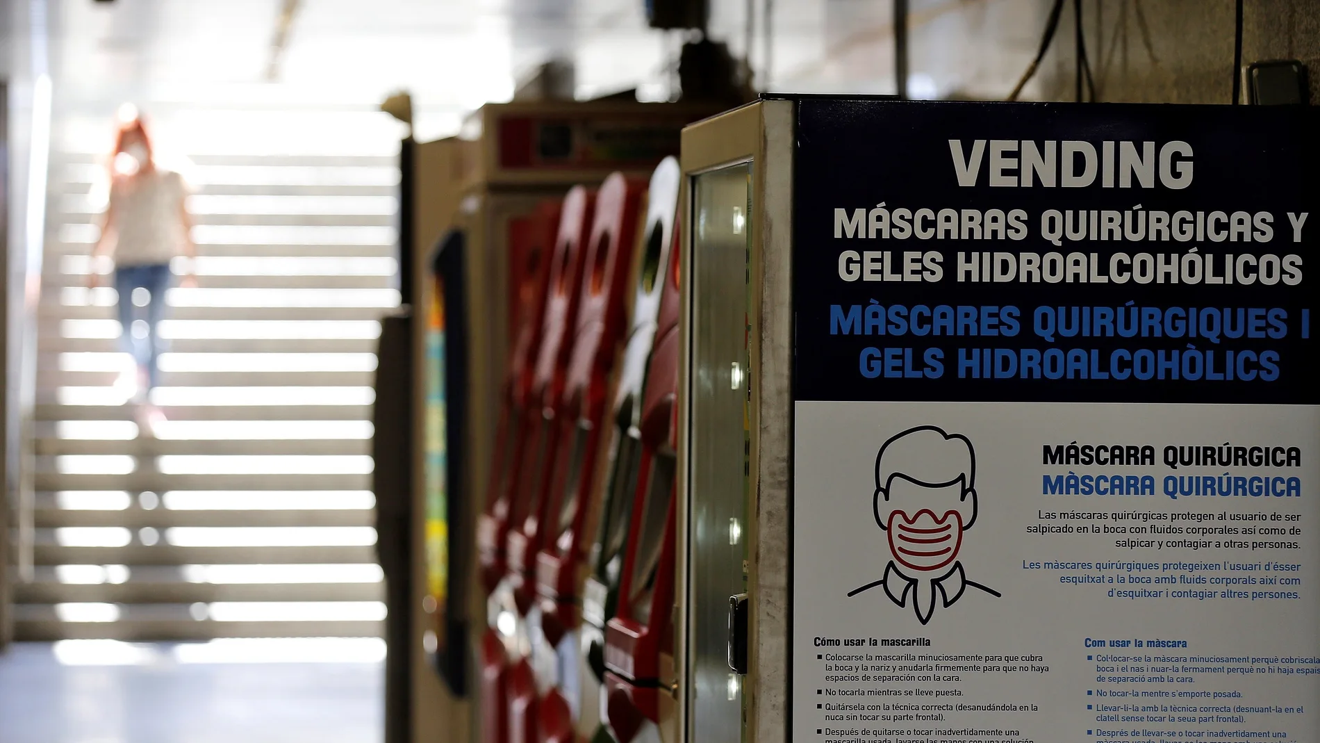 as principales estaciones de Metrovalencia y TRAM d'Alacant ofrecen mascarillas y gel hidroalcohólico en las máquinas de 'vending', junto a bebidas y comestibles