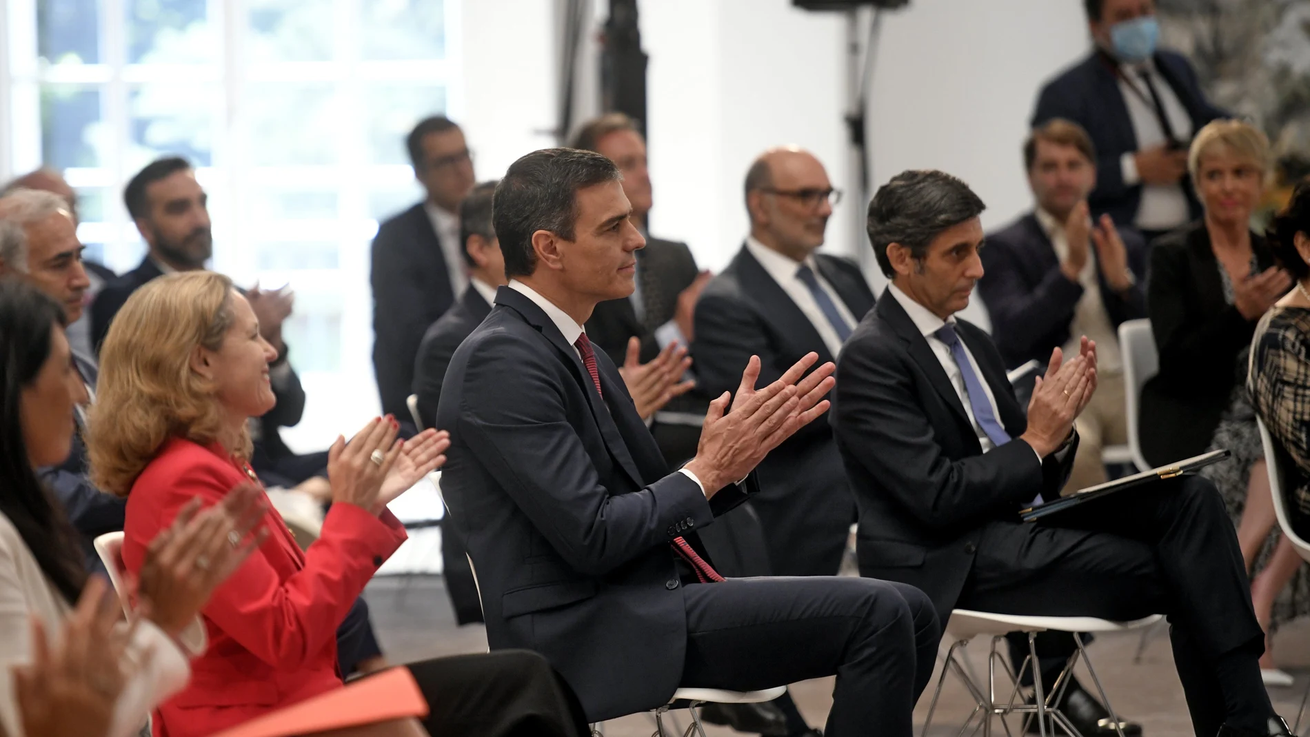 El presidente del Gobierno, Pedro Sánchez, con la vicepresidenta tercera, Nadia Calviño, y el presidente de Telefónica, José María Álvarez-Pallete, durante la presentación de la agenda «España Digital 2025» el pasado mes