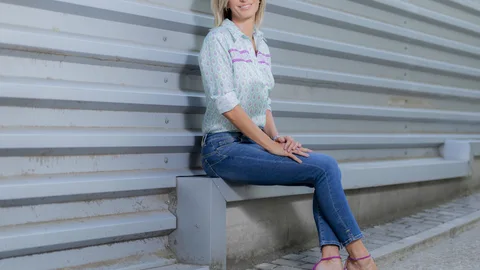 Susanna Griso Raventós es una periodista y presentadora española de televisión. Espejo público, abreviado como ESP, es un programa televisivo magacín matinal emitido por la cadena española Antena 3 de Atresmedia
