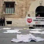  Los MIR protestan de nuevo en Palau de la Generalitat tras 42 días en huelga